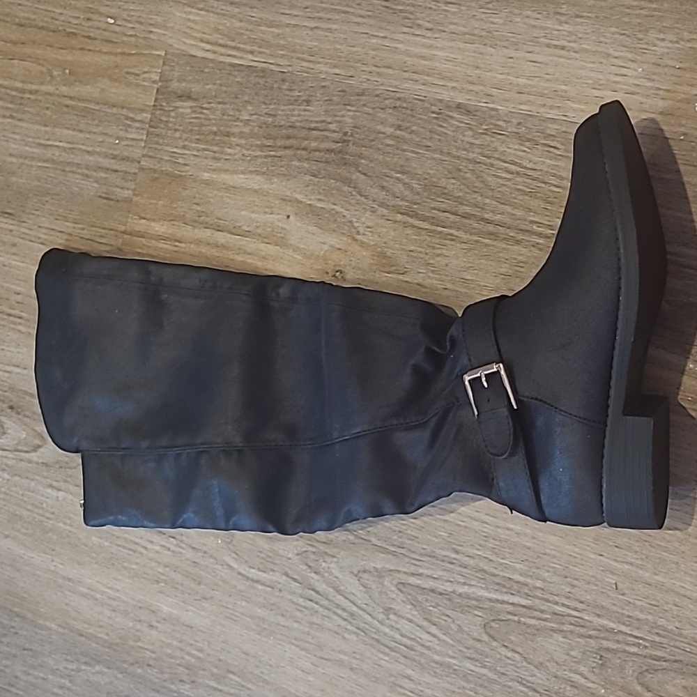 Knee high super soft leather black boots size 6